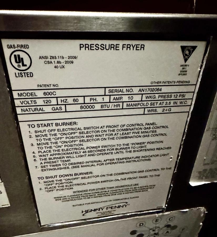 Used 2017 HENNY PENNY PFG-600  NAT GAS PRESSURE FRYER COMPUTRON 2000 VERY NICE SHAPE!