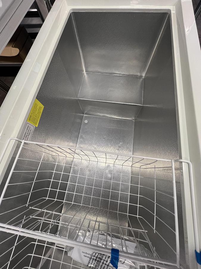 Maxx Cold Commercial Chest Freezer – Heavy-Duty Restaurant Freezer – Large Capacity – Locking Lid