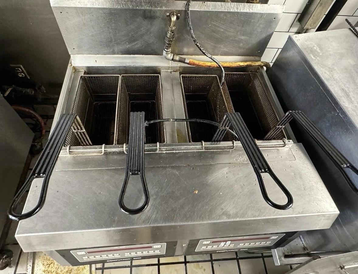 Used 2020 HENNY PENNY FRYER OFG 322  2 Well Natural Gas Fryer w/Oil Filtration NICE!