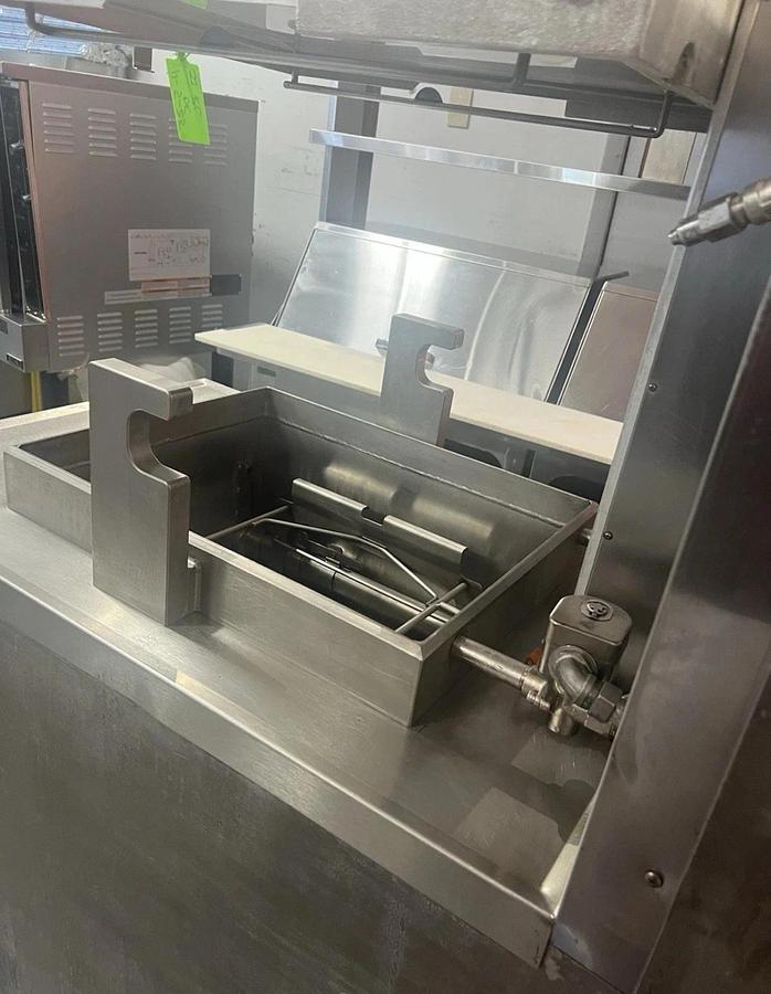 Used HENNY PENNY PFG690 26" 8 Head Natural Gas Pressure Fryer GREAT WORKING SHAPE!