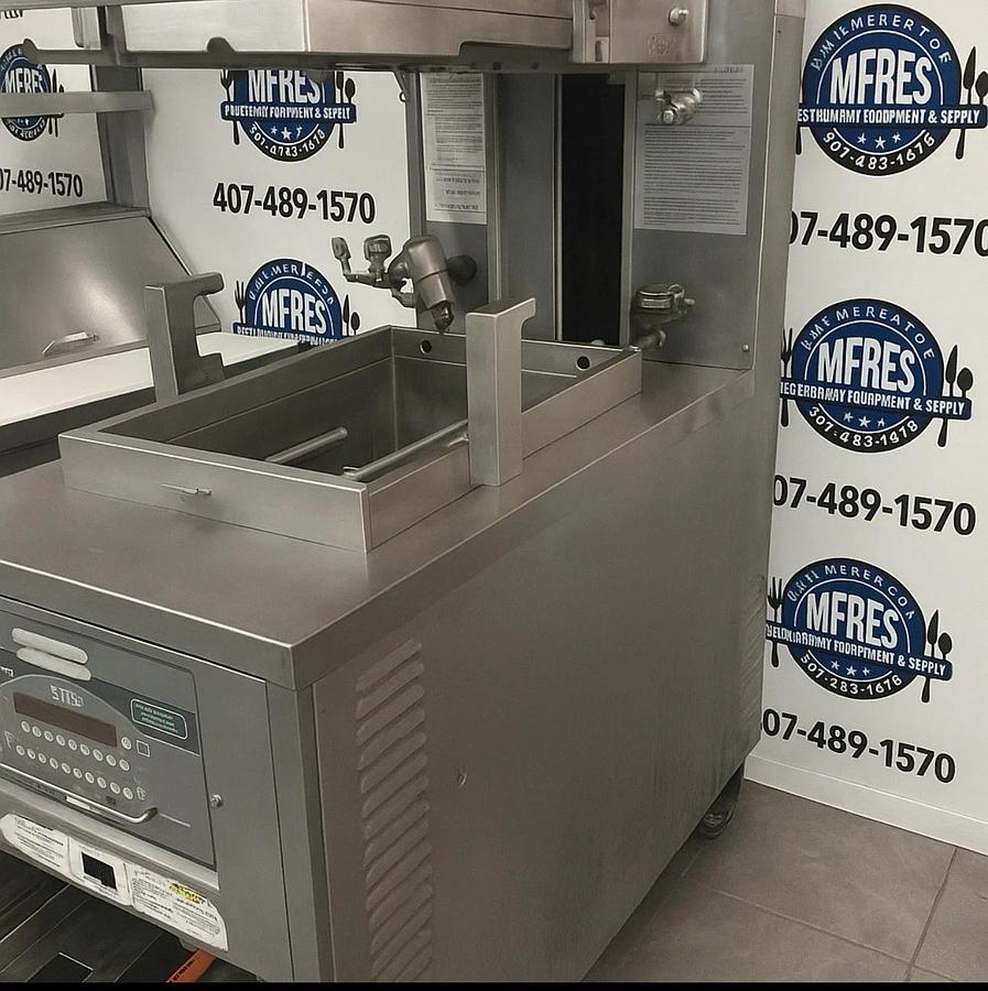 Used HENNY PENNY PFG690 26" 8 Head Natural Gas Pressure Fryer GREAT WORKING SHAPE!