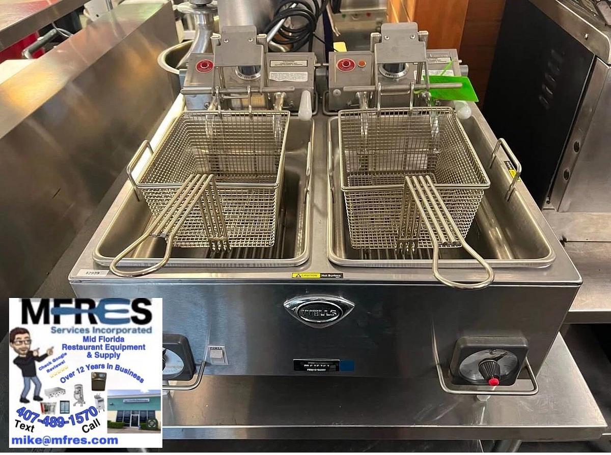 Wells F-88 Countertop High Watt Dual Pot 30lb Electric Fryer 208V 3 Phase NICE!