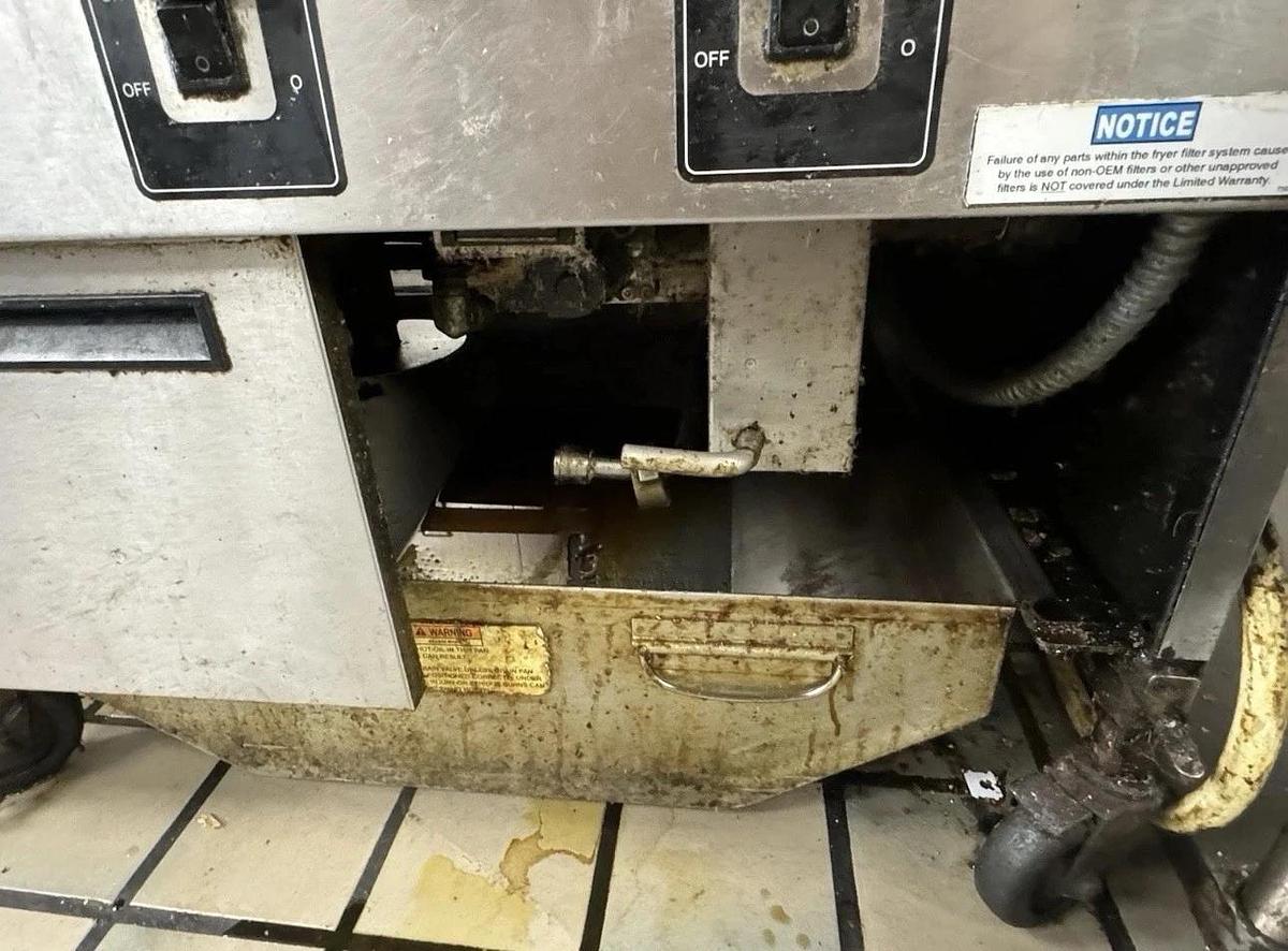 Used 2020 HENNY PENNY FRYER OFG 322  2 Well Natural Gas Fryer w/Oil Filtration NICE!
