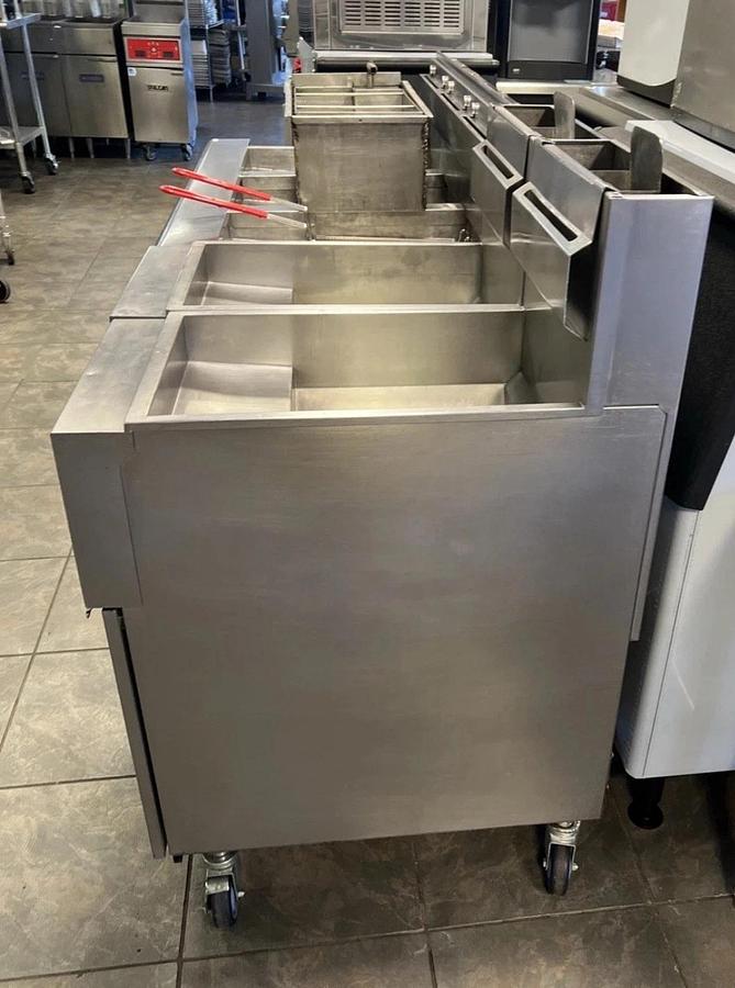 Used 2018 Vulcan Model 1 VK45C Natural Gas 2 Bay 50 Lbs Fryers W/Oil Filter VERY NICE