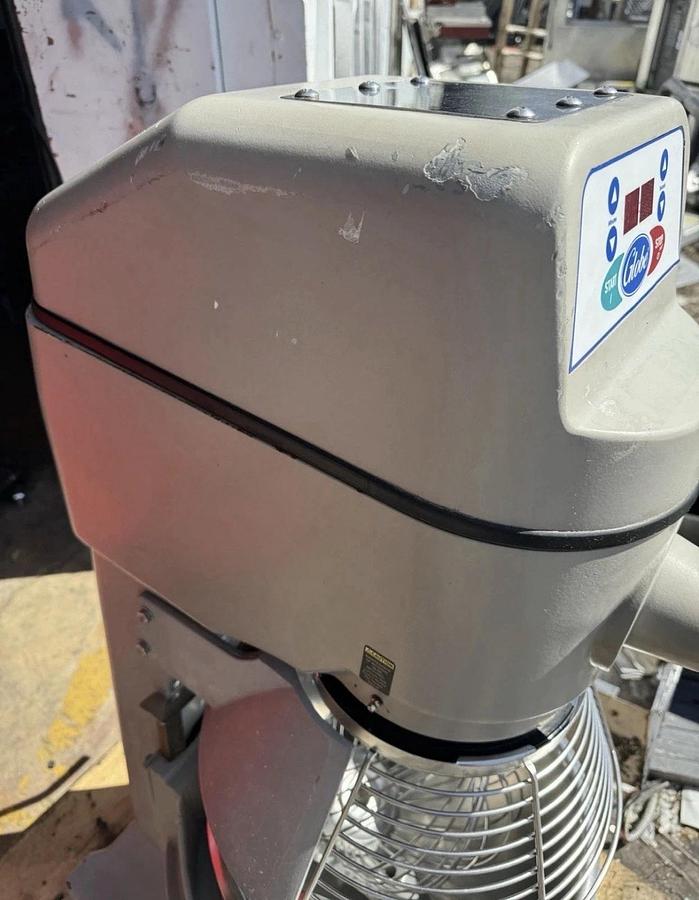 Used Globe 30 Qt Planetary Mixer SP30 Floor Model w/Guard & Standard Accessories NICE