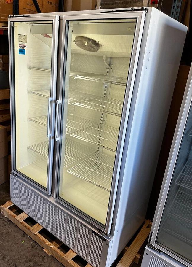 Used MASTER-BILT BMG-48 2 DOOR UPRIGHT  GLASS REACH IN REFRIGERATOR 115V BEAUTIFUL!