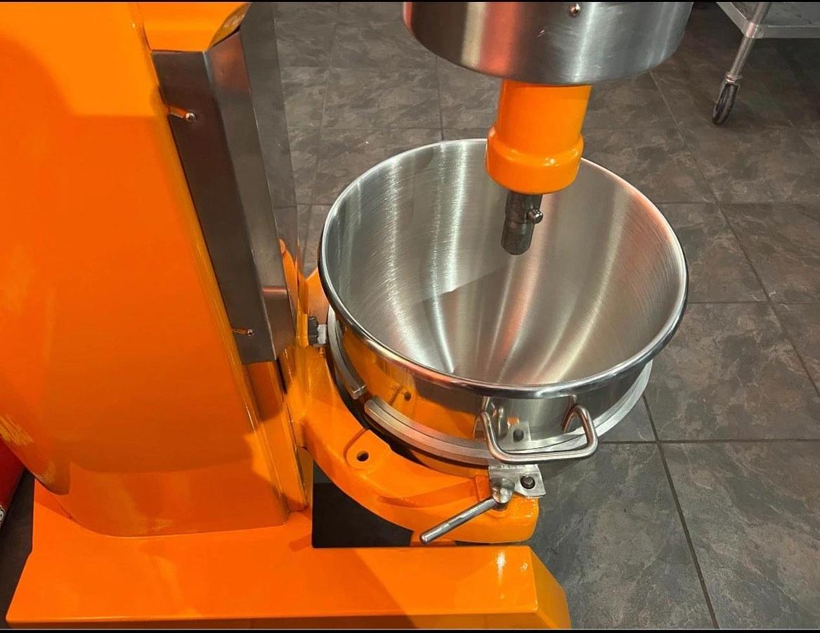 Used HOBART H600 60 Qt Mixer 1 HP 230V 1 Phase With Bowl & Hook BEAUTIFUL!