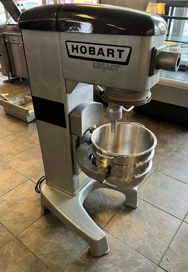 Used HOBART LEGACY HL300 30 Qt Mixer 3/4 HP 120V With Bowl & Whisk NICE SHAPE!