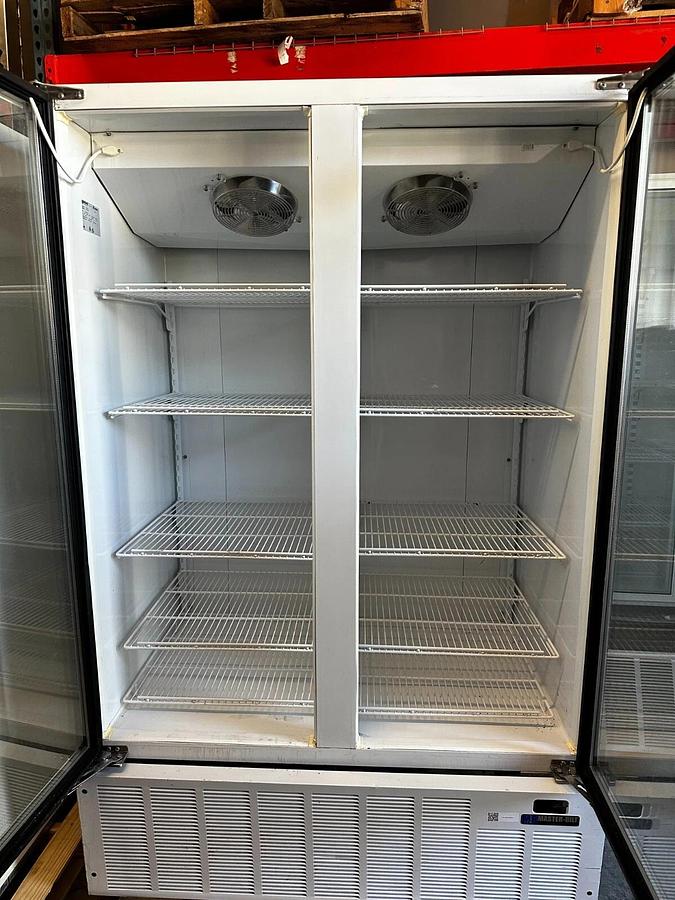 Used MASTER-BILT BLG-48HD 2 DOOR UPRIGHT GLASS REACH IN FREEZER 208-230V BEAUTIFUL!