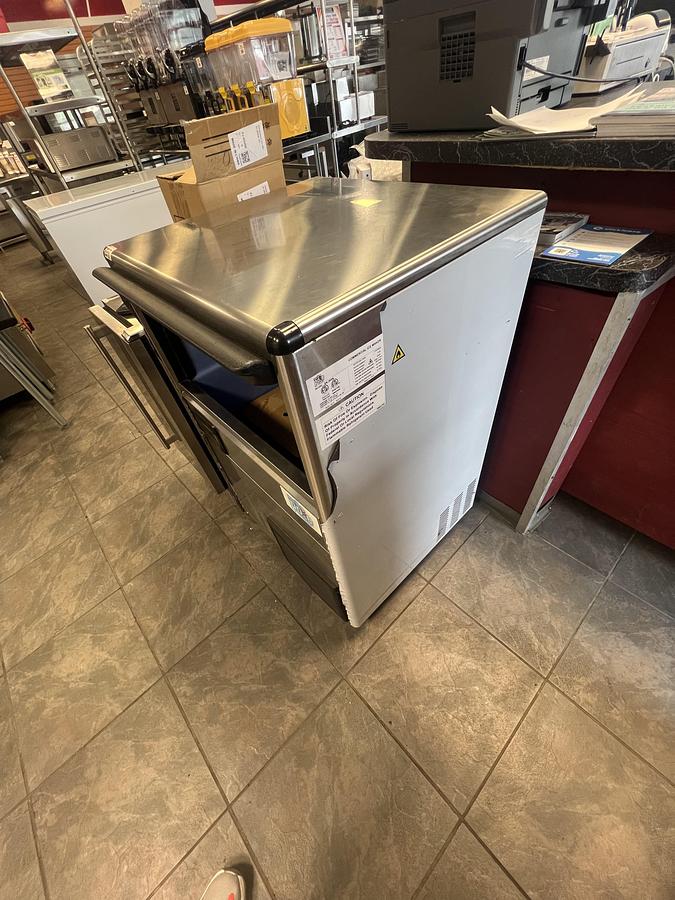 North Pole 270 lb Commercial Nugget Ice Machine – Undercounter – Stainless Steel – 115V