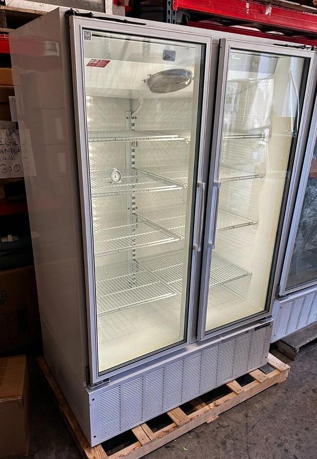 Used MASTER-BILT BMG-48 2 DOOR UPRIGHT  GLASS REACH IN REFRIGERATOR 115V BEAUTIFUL!