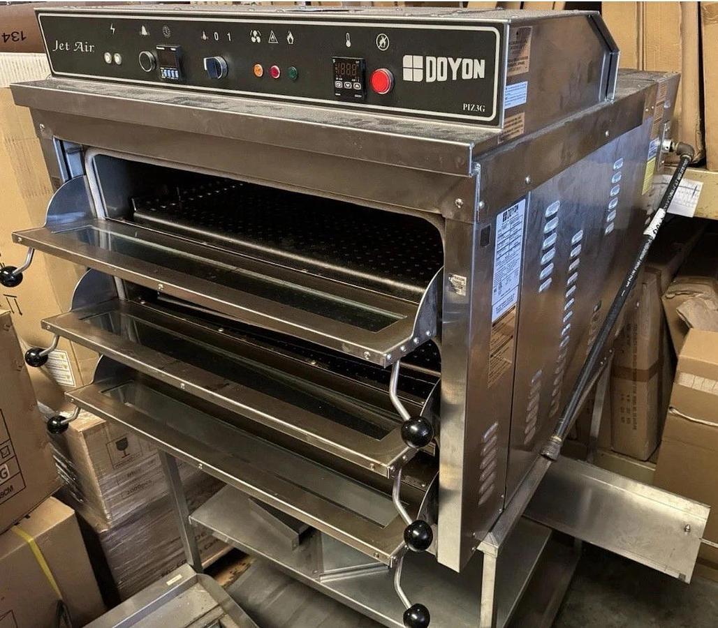Doyon PIZ3G Gas 3-Deck Pizza Oven - Jet Air Convection With Stand. BEAUTIFUL!