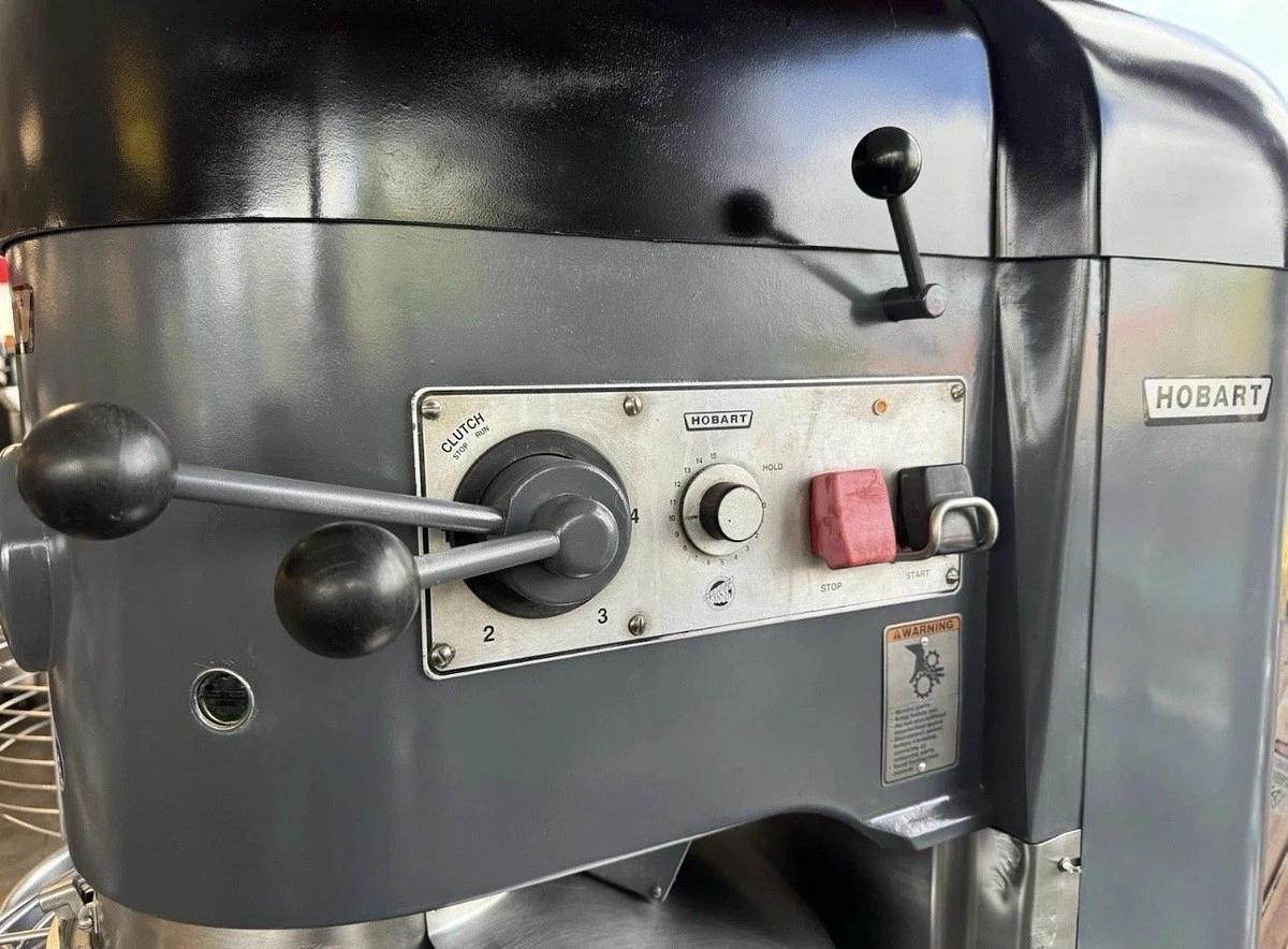 Used HOBART 140 Qt Mixer V 140 5HP 200V 3 Phase Bowl & Hook Included BEAUTIFUL SHAPE!