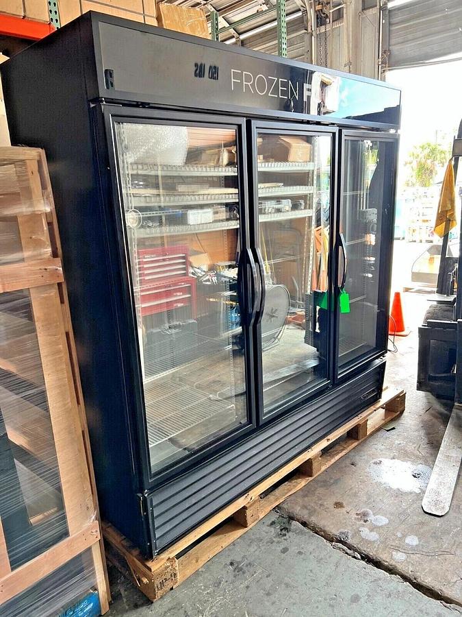 Used TRUE GDM 72F FREEZER MERCHANDISER 220V NICE SHAPE!