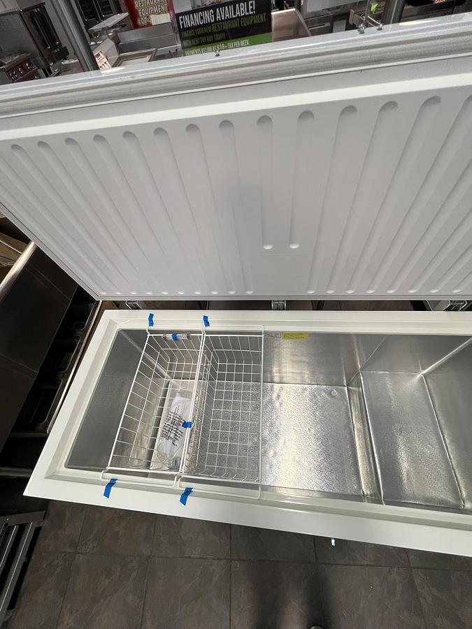 Maxx Cold Commercial Chest Freezer – Heavy-Duty Restaurant Freezer – Large Capacity – Locking Lid