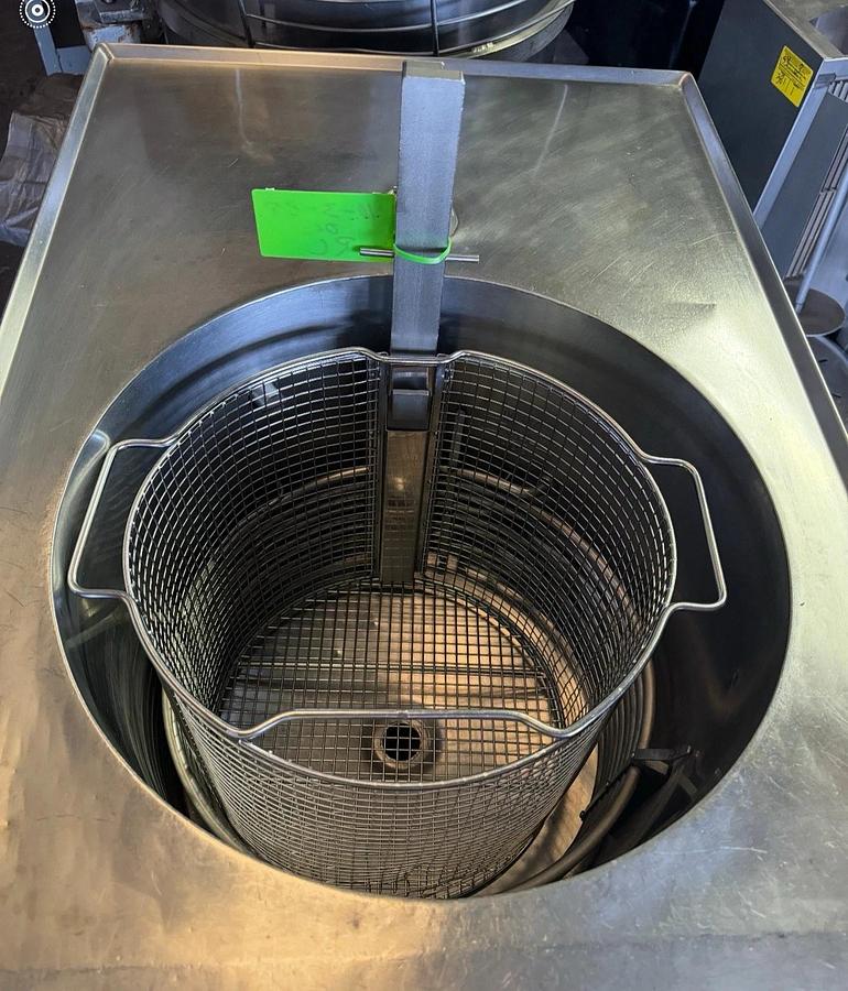 Used GILES Ventless Electric Fryer w/Auto Lift Model GEF-720-VH 208V 3PH GREAT SHAPE!