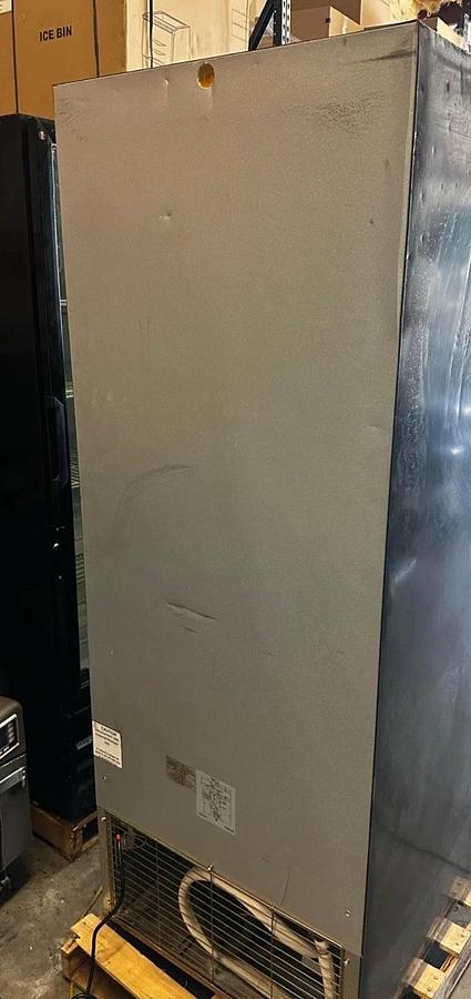 Used IMBERA 30" 1 DOOR UPRIGHT GLASS MERCHANDISER FREEZER 23 CU FT. GREAT SHAPE!