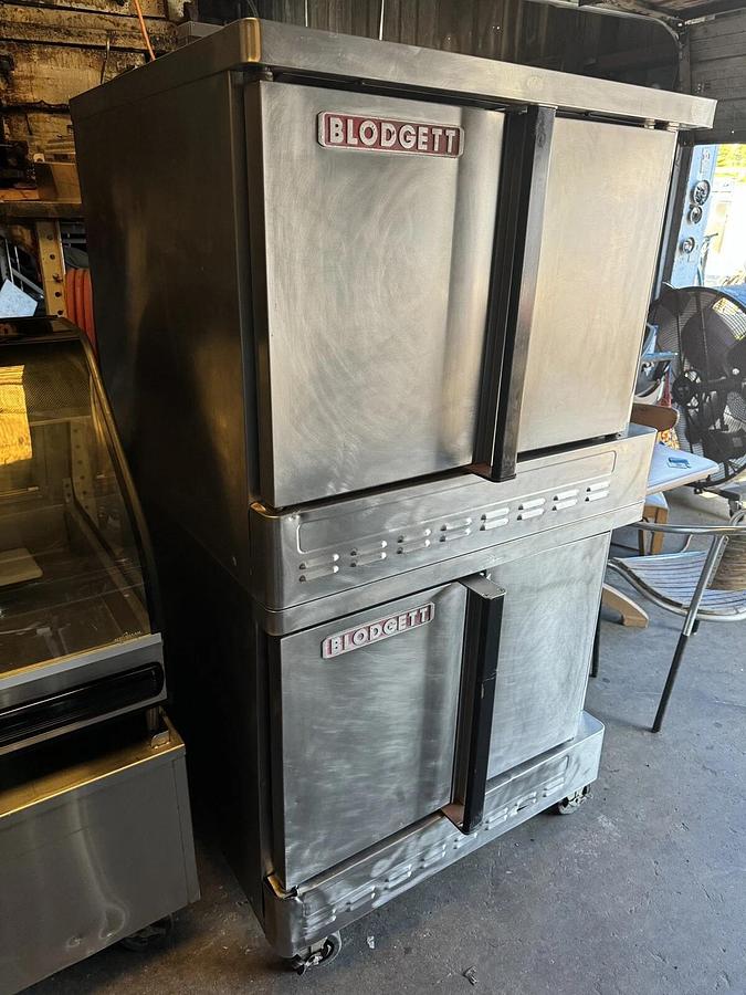 Used BLODGETT DOUBLE STACKED NATURAL GAS CONVECTION OVEN MODEL DFG-100-3
