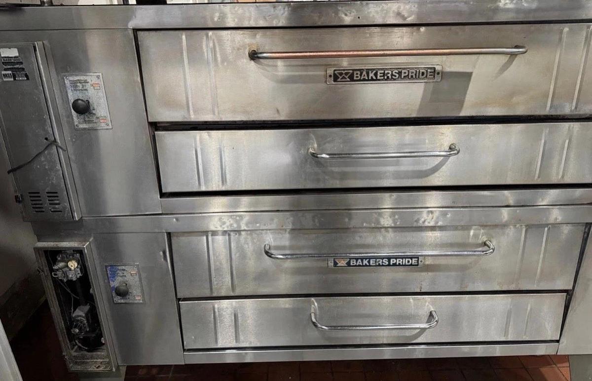 Refurbished BAKERS PRIDE Y602 DOUBLE DECK GAS PIZZA OVEN W/BRICKS NICE WORKING SHAPE!