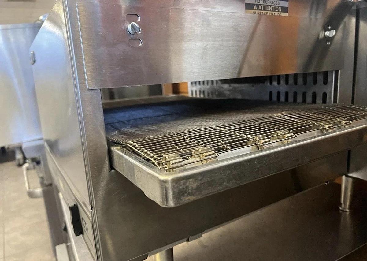 Used Lincoln V2500  31" Electric Countertop Ventless Impinger Conveyor Oven 208-240V