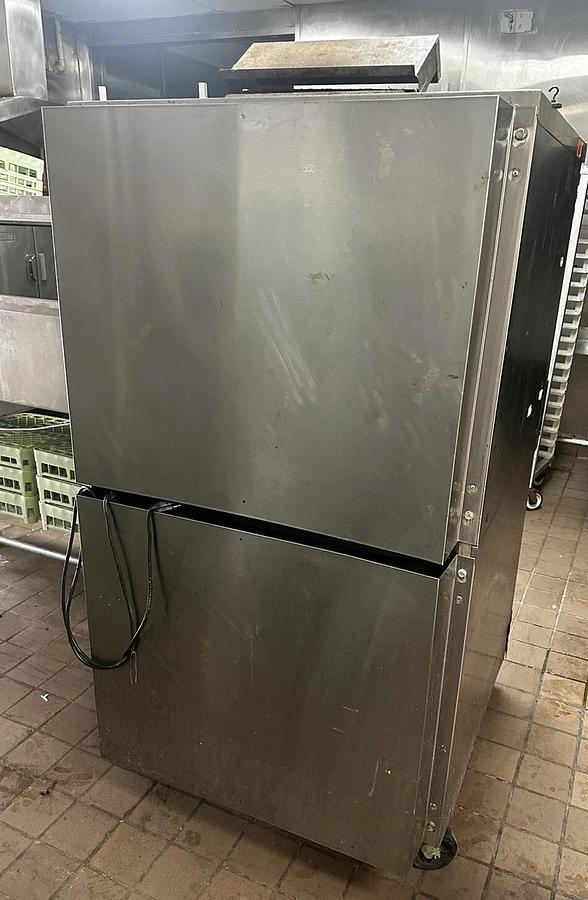 Used BLODGETT DOUBLE STACKED NATURAL GAS CONVECTION OVEN MODEL DFG-100-3