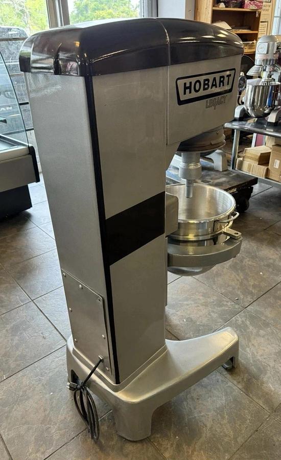 Used HOBART LEGACY HL300 30 Qt Mixer 3/4 HP 120V With Bowl & Whisk NICE SHAPE!