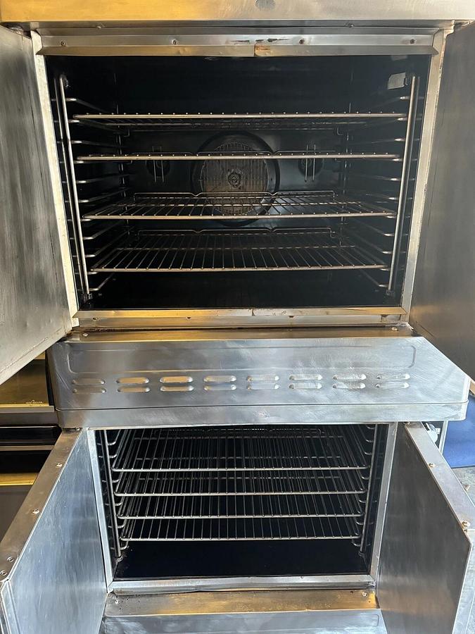 Used BLODGETT DOUBLE STACKED NATURAL GAS CONVECTION OVEN MODEL DFG-100-3