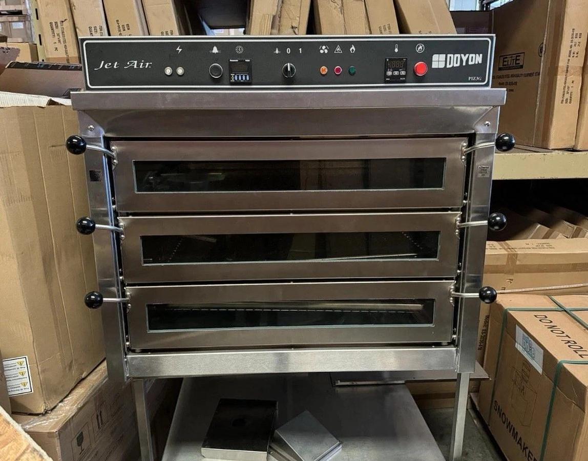Doyon PIZ3G Gas 3-Deck Pizza Oven - Jet Air Convection With Stand. BEAUTIFUL!