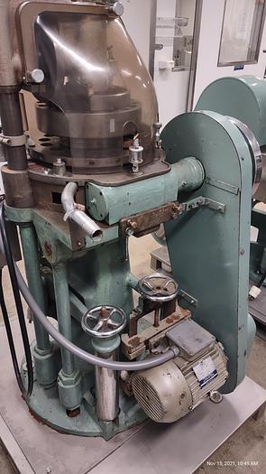 Used Used Manesty D3B-16 Station Rotary Tablet Press