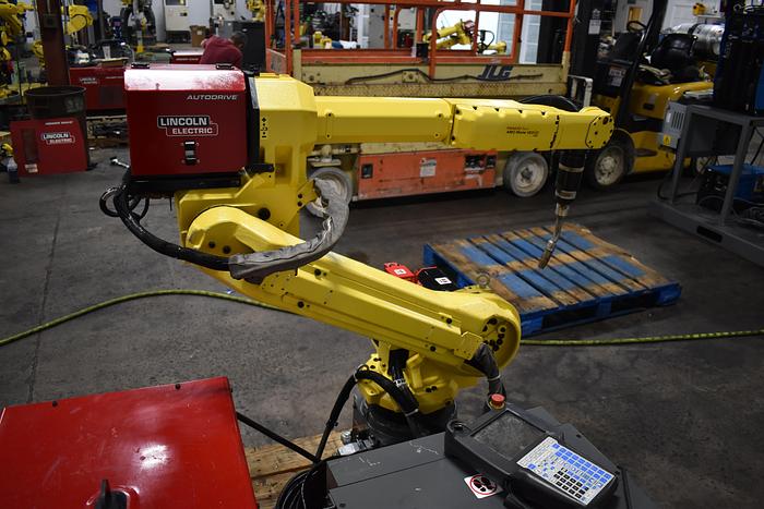 Used FANUC Arcmate 120ic/12L Industrial Welding Robot with R30ib Controller and Lincoln Powerwave 455 STT
