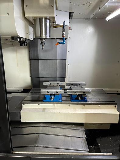 Used 2015 HYUNDAI WIA F400 CNC Vertical Machining Center (2 Available Low Hours)