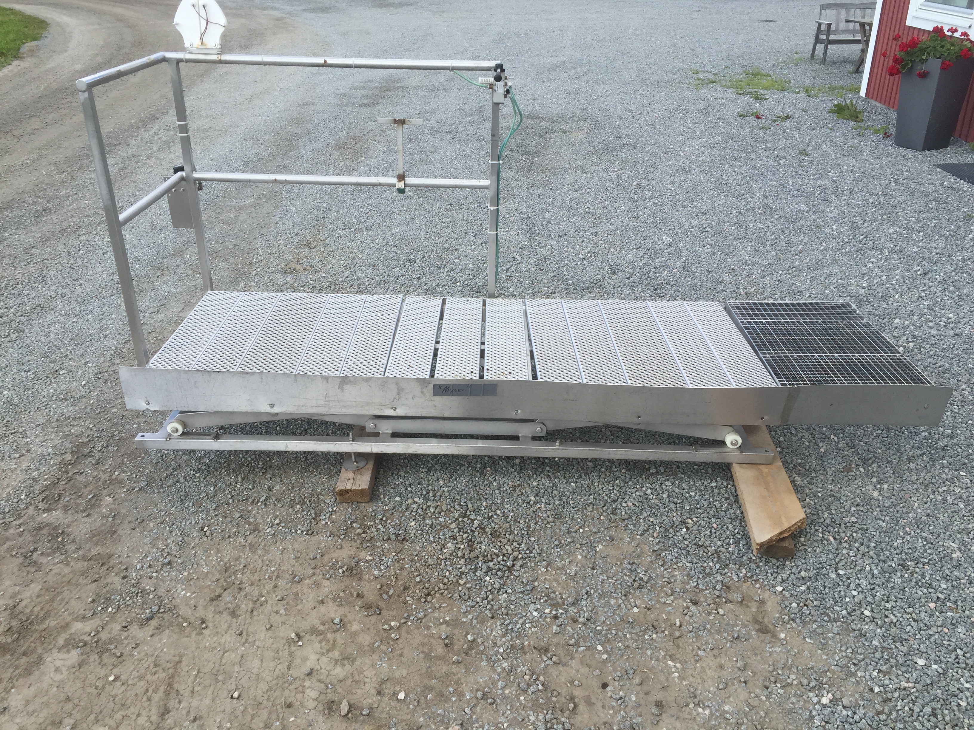 Begagnad Arbetsplattform 265×80, luft låg