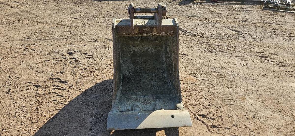 Used 32" Excavator Bucket