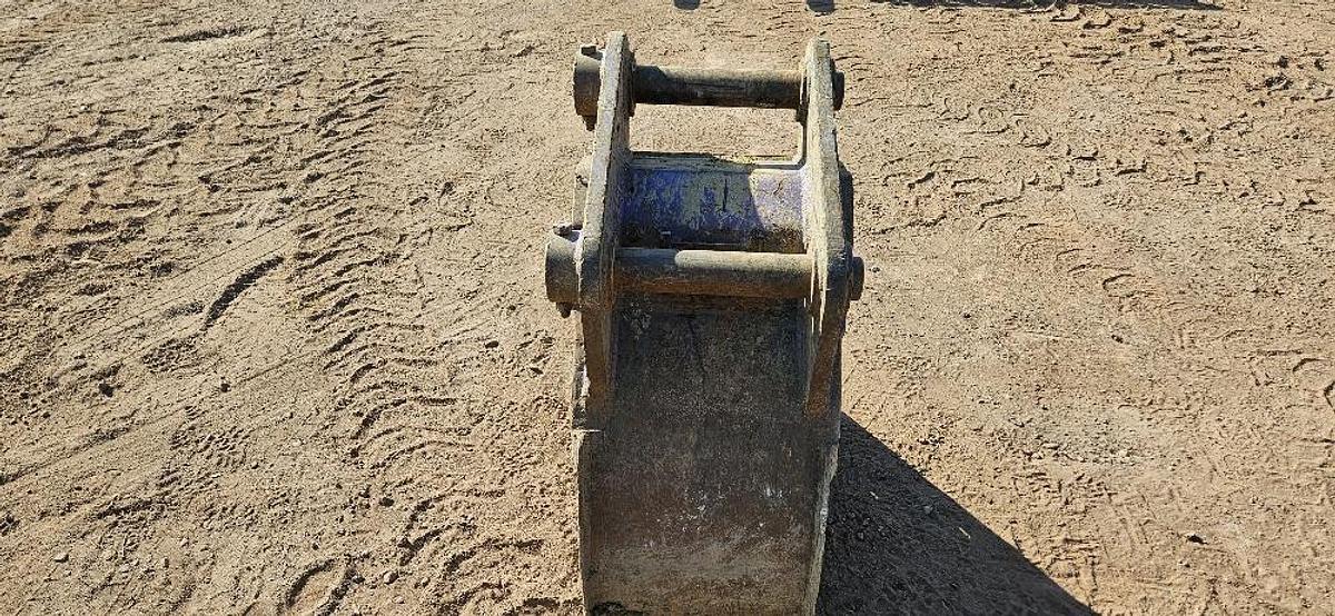 Used 18" Excavator Bucket
