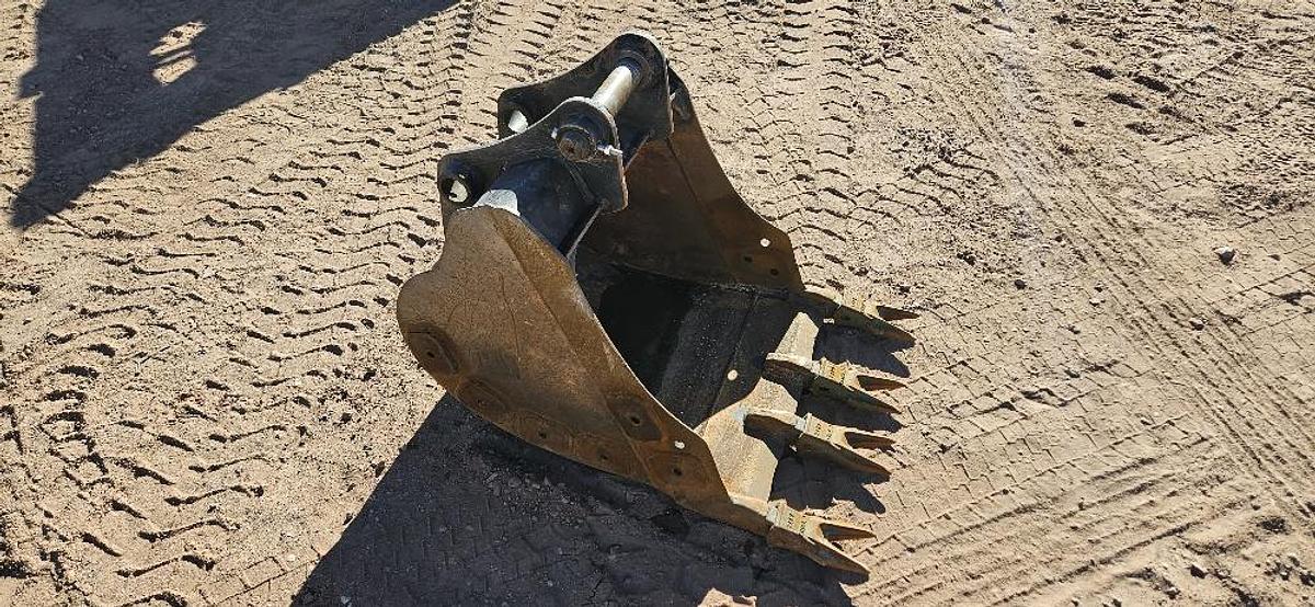 Used 24" Excavator Bucket