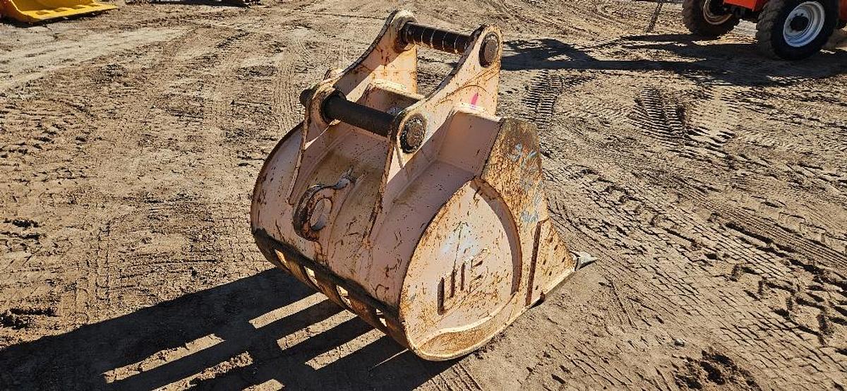 Used 36" Excavator Skeleton Bucket