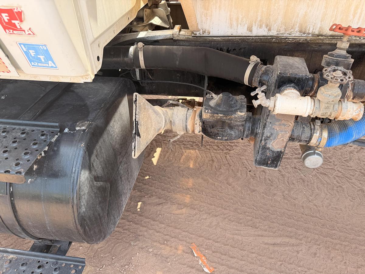 Used 2007 International 4000 Gallon Water Truck