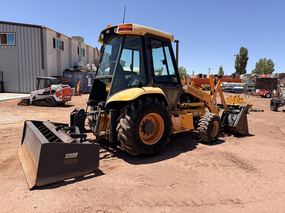 Used 2005 New Holland LV80 Skip Loader