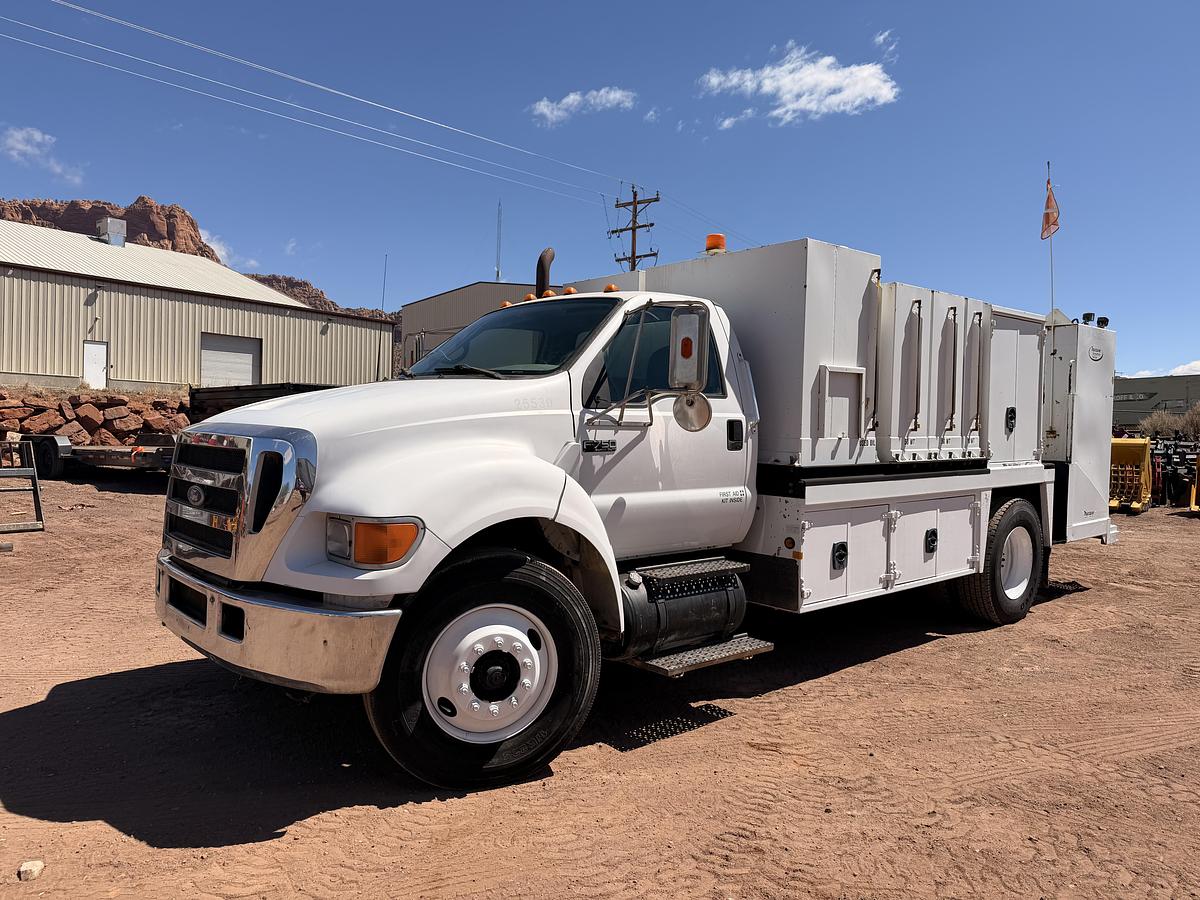 Used 2005 Ford F-750 Lube Truck