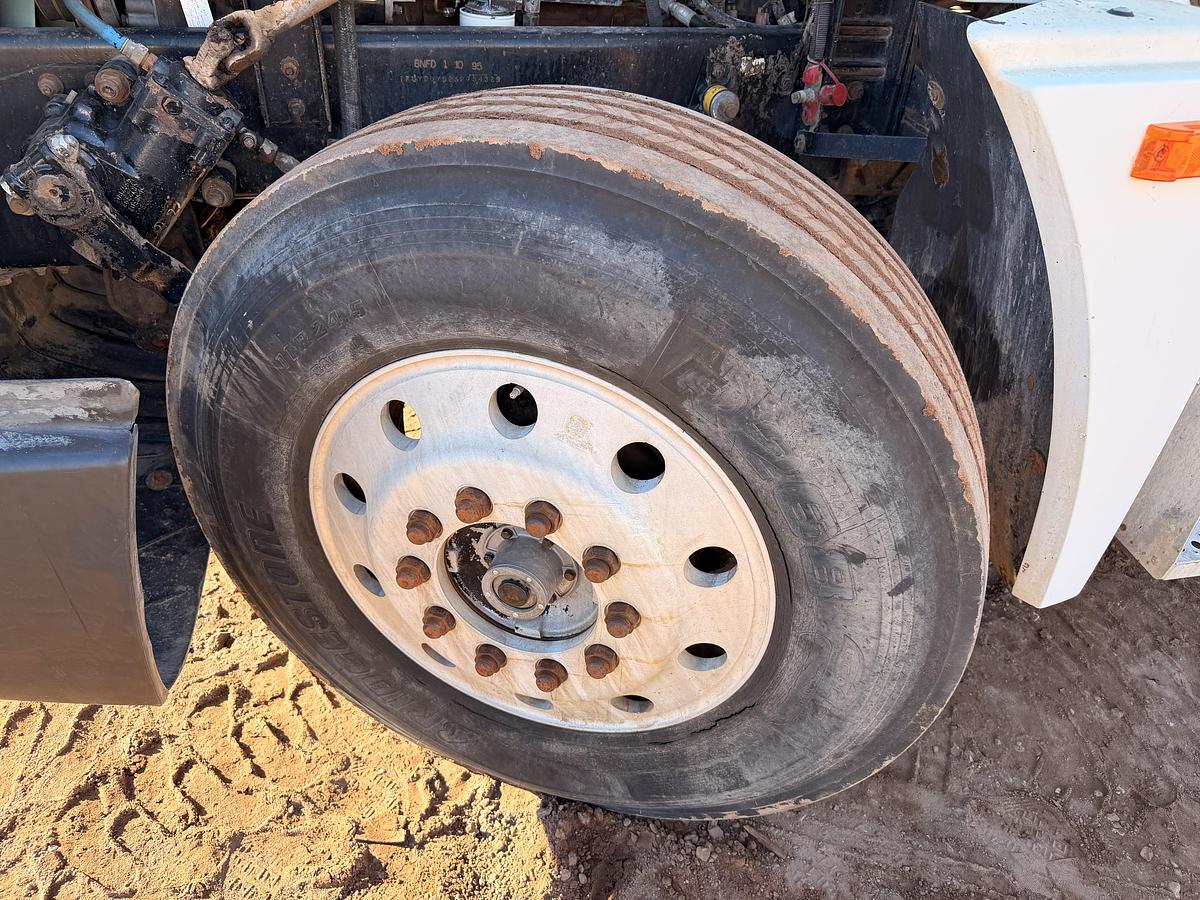 Used 1995 Freightliner FLD120 Truck