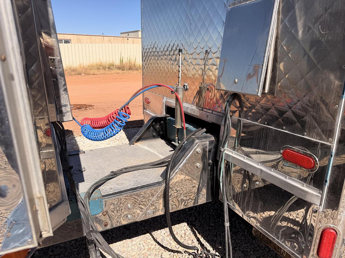 Used 2014 International Changing Room/Restroom Truck