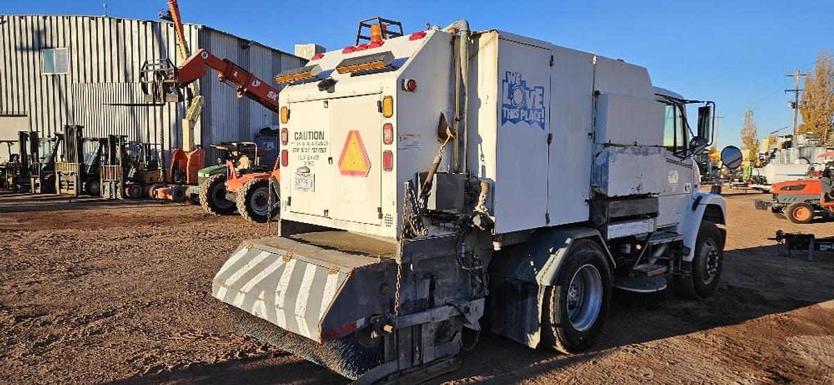 Used 2004 Freightliner Sweeper Truck