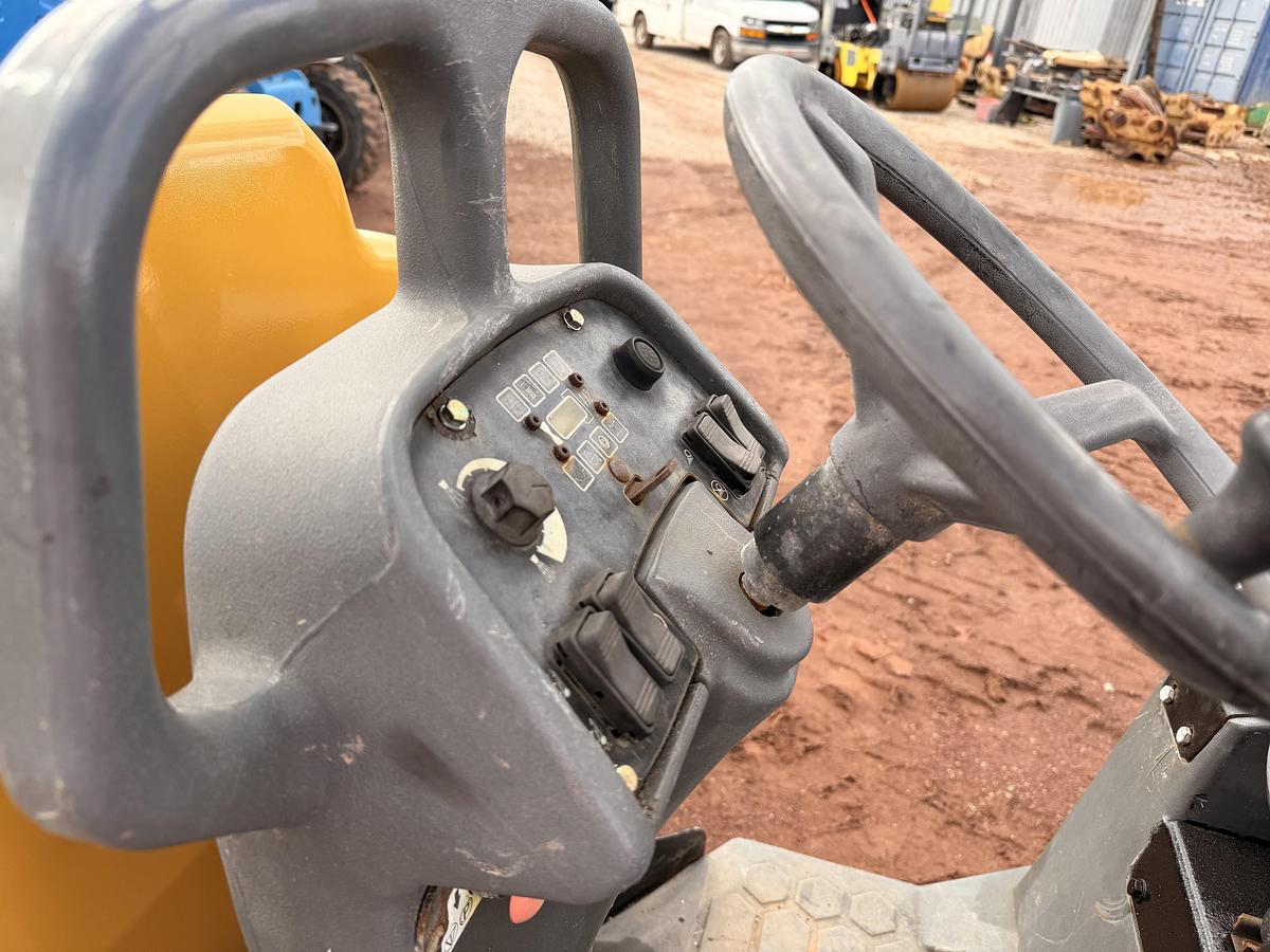 Used 2013 CAT Smooth Drum Roller