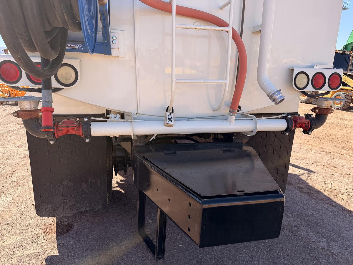 Used 2007 International 2000 Gallon Water Truck