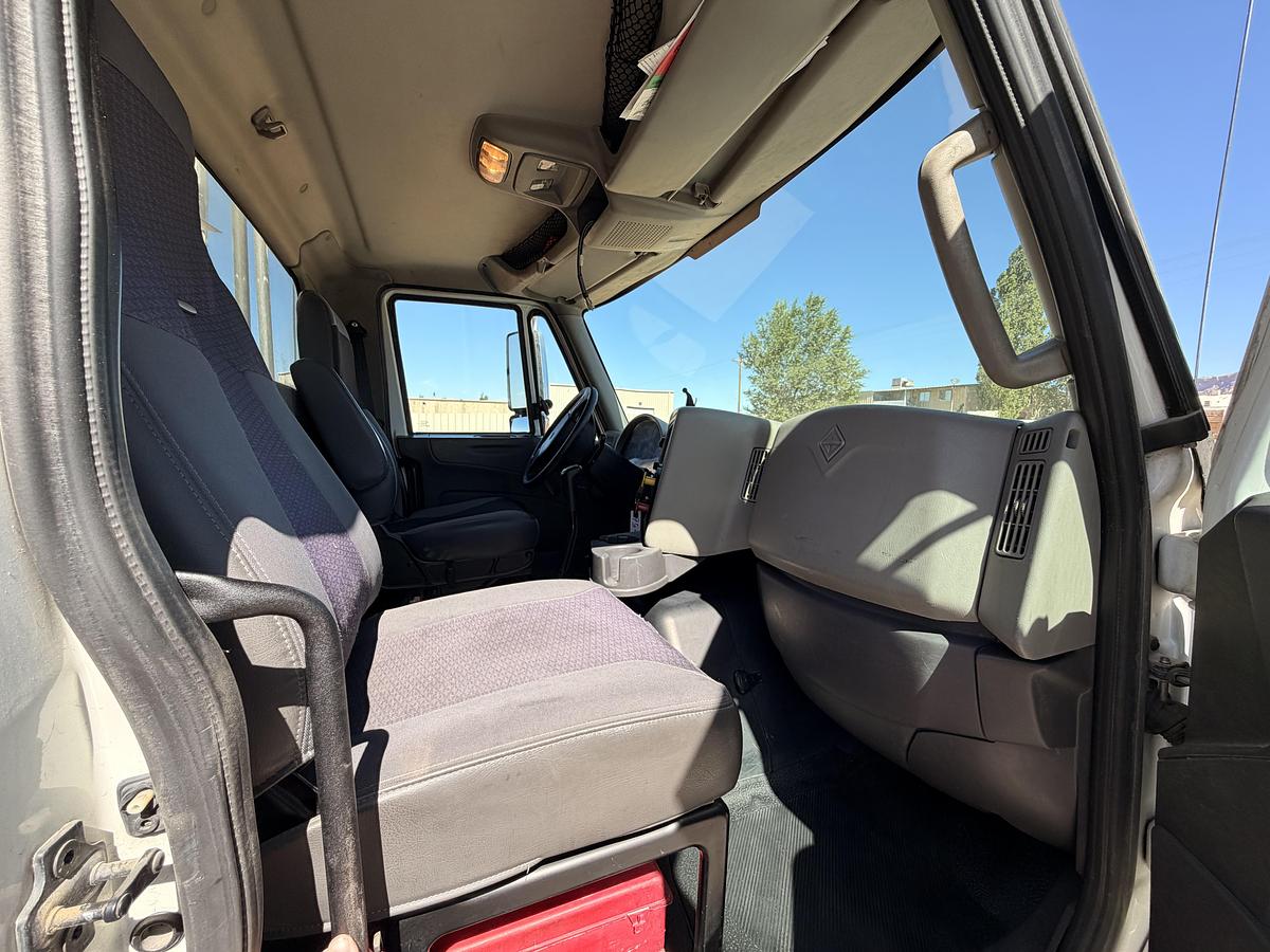 Used 2014 International Changing Room/Restroom Truck
