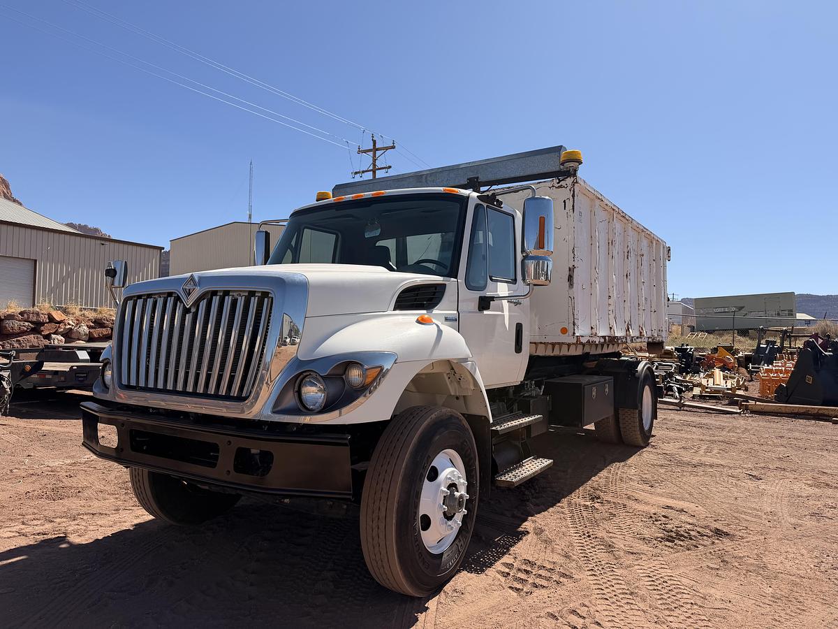 Used 2008 International Hook Truck