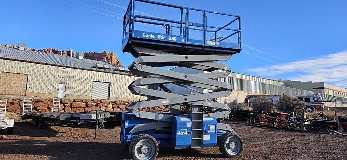 Used 2007 Genie Scissor Lift GS-4390