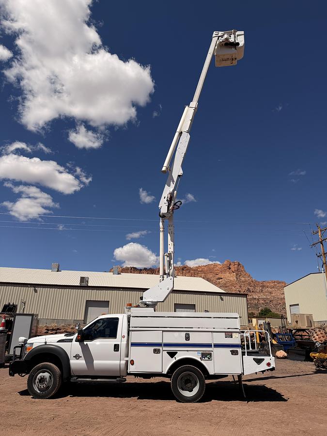 Used 2016 Ford F-550 Bucket Truck