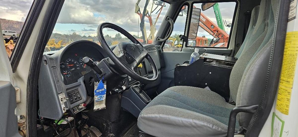 Used 2003 International Crane Truck