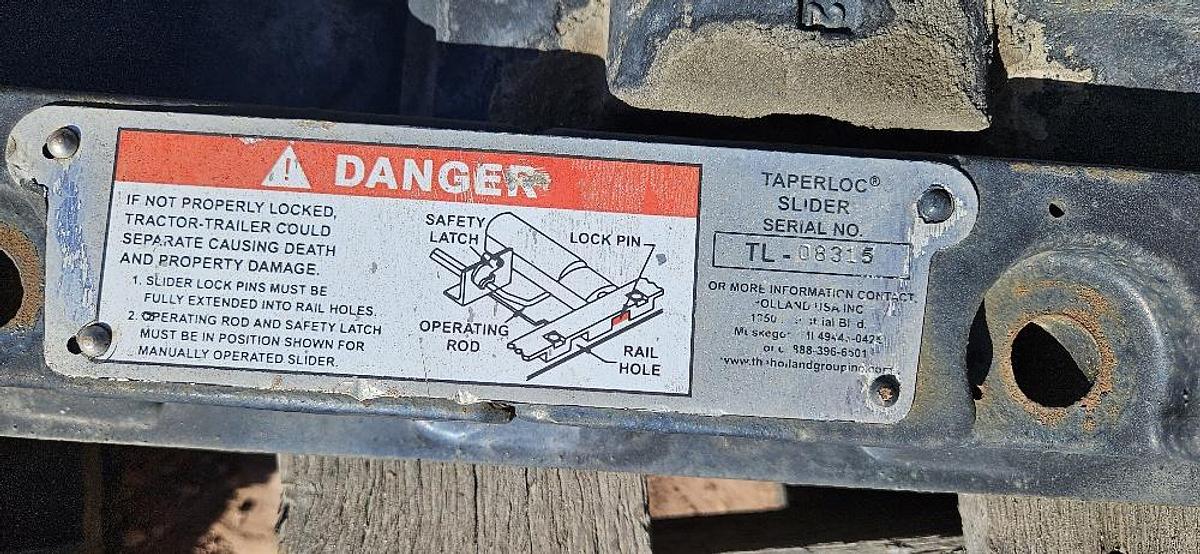 Fifth Wheel Sliding Bracket